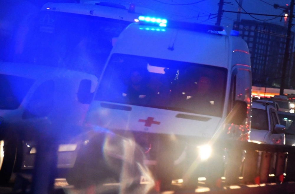 В столице автолюбитель угрожал сотруднику скорой помощи пневматическим пистолетом