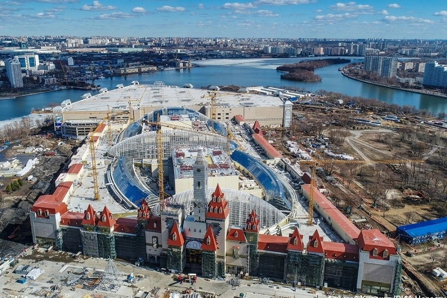 В парке «Остров мечты» появились качели с искусственным огнем