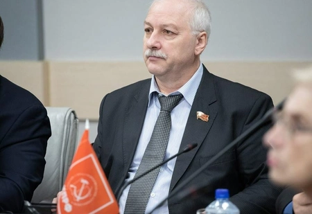 Депутат МГД от КПРФ Николай Зубрилин готовится к посадке за захват НИАТа