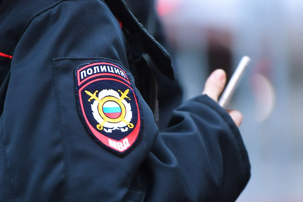 В отношении двух бывших сотрудников полиции будет возбуждено уголовное дело по подозрению в фиктивном оформлении мигрантов