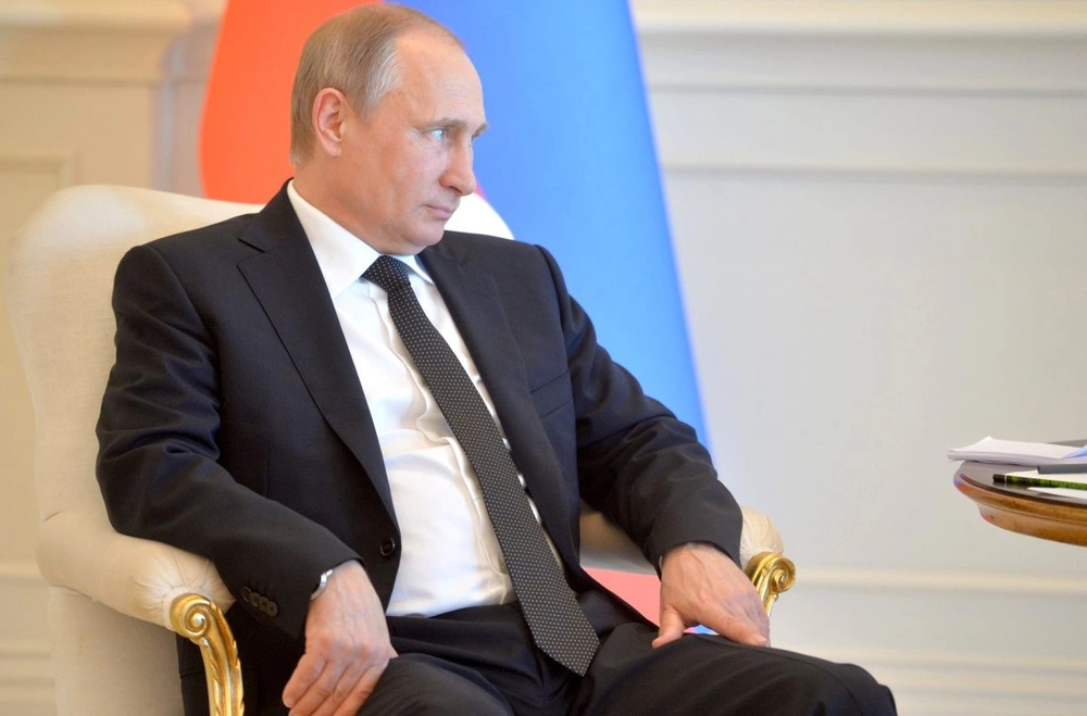 Путин разрешил студентам не платить НДФЛ