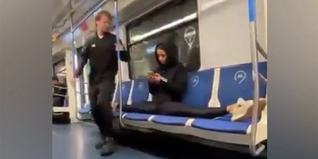 Пользователи соцсетей раскритиковали феминистку в метро