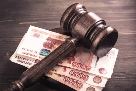 Житель столицы получил штраф на 140 тысяч из-за продажи больного попугая