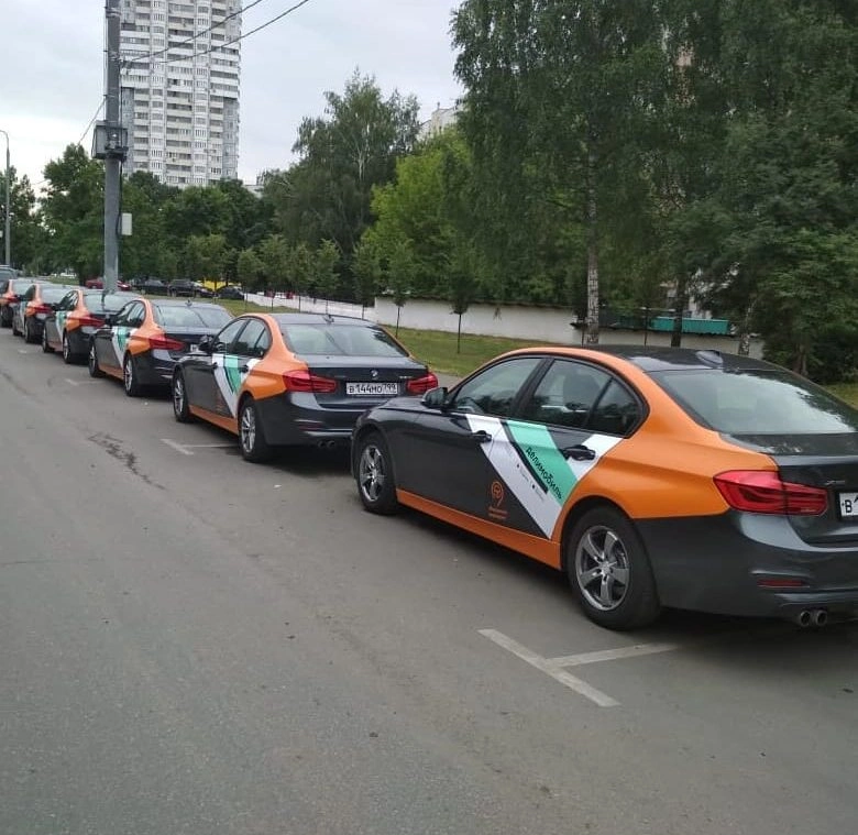 Депутаты от ЛДПР просят лишить парковочных льгот автомобили каршеринга