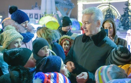 Сергей Собянин пригласил на каток в «Эрмитаж» участников программы «Московское долголетие»