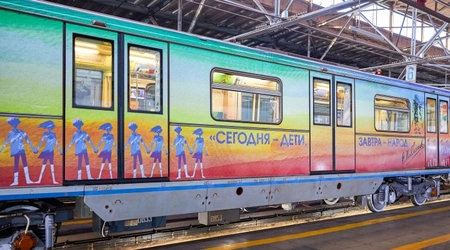 В столичной подземке появился состав посвященный творчеству детского писателя Сергея Михалкова