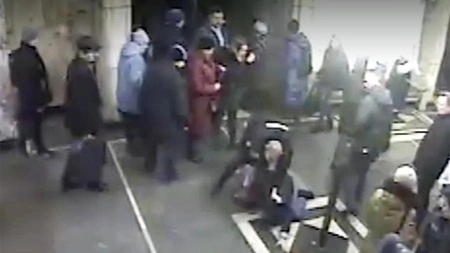 В московском метро курсант задержал женщину с ножом