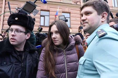 Обманутую дольщицу задержали у администрации президента – она приехала на лошади