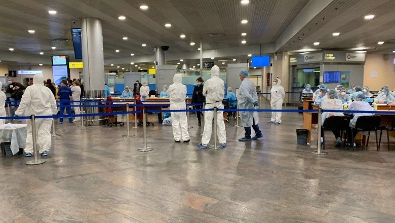 Медики встречают в Шереметьево всех пассажиров рейса Италия-Москва