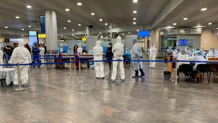 Медики встречают в Шереметьево всех пассажиров рейса Италия-Москва