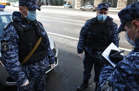 В Москве задержали мошенников, которые продавали поддельные пропуска
