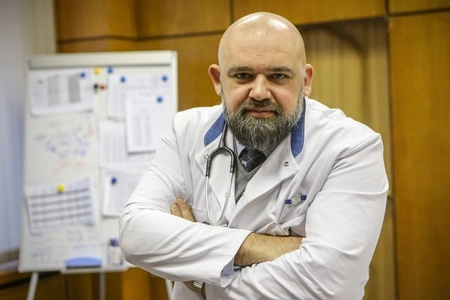 Главный врач больницы в Коммунарке избавился от коронавируса