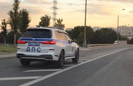 Московские гаишники теперь ездят на элитном BMW X7