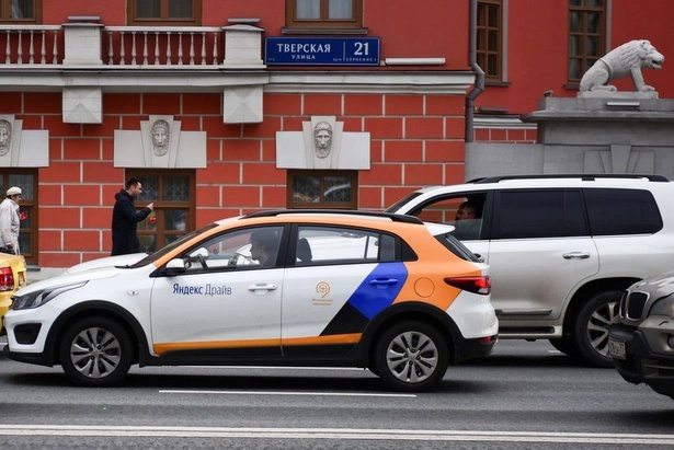 Депутат Мосгордумы Кирилл Щитов считает необходимым ввести обязательную аутентификацию лиц водителей каршеринга