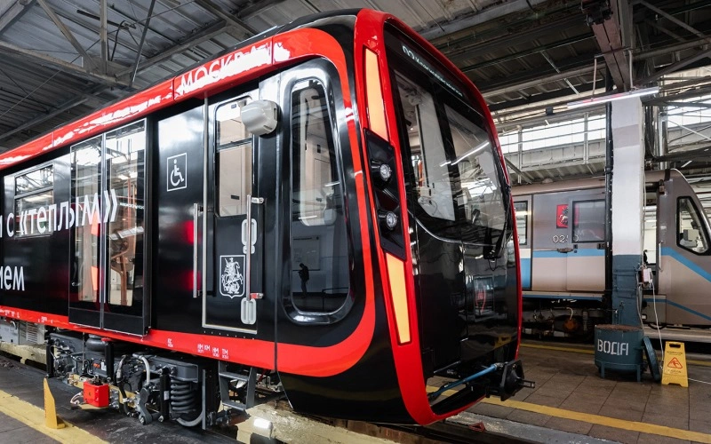 В столичном метро появился новый поезд «Москва-2020»