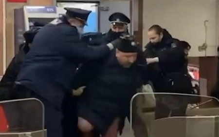 В столичном метро при задержании умер мужчина