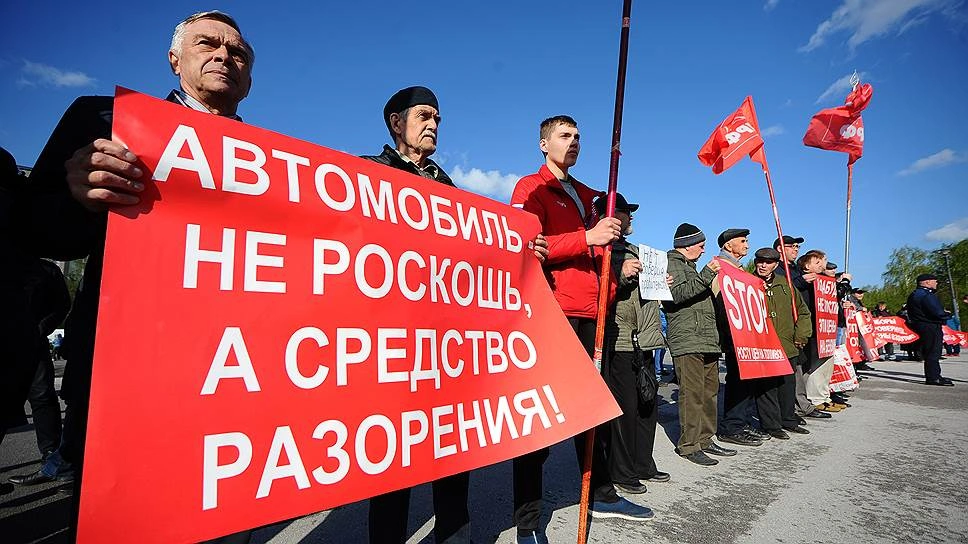 В Москве 3 месяца подряд растут цены на бензин