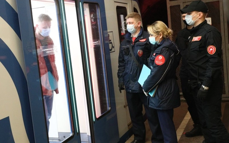 В Москве усиливают контроль за соблюдением масочного режима