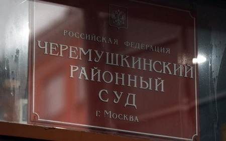 Столичный суд арестовал трех приезжих за жестокое избиение мужчины в метро