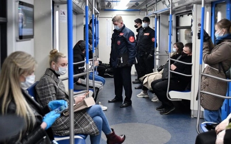 Контроллеры будут штрафовать пассажиров общественного транспорта Москвы за спущенные маски