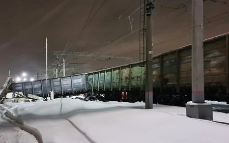 В столице с рельсов сошли восемь вагонов товарного поезда