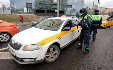 Сотрудники ГИБДД проверили 27 тыс автомобилей такси в Москве
