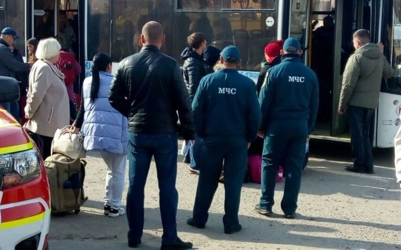 Власти Херсонской области перевезут на левый берег Днепра 50-60 тыс. жителей
