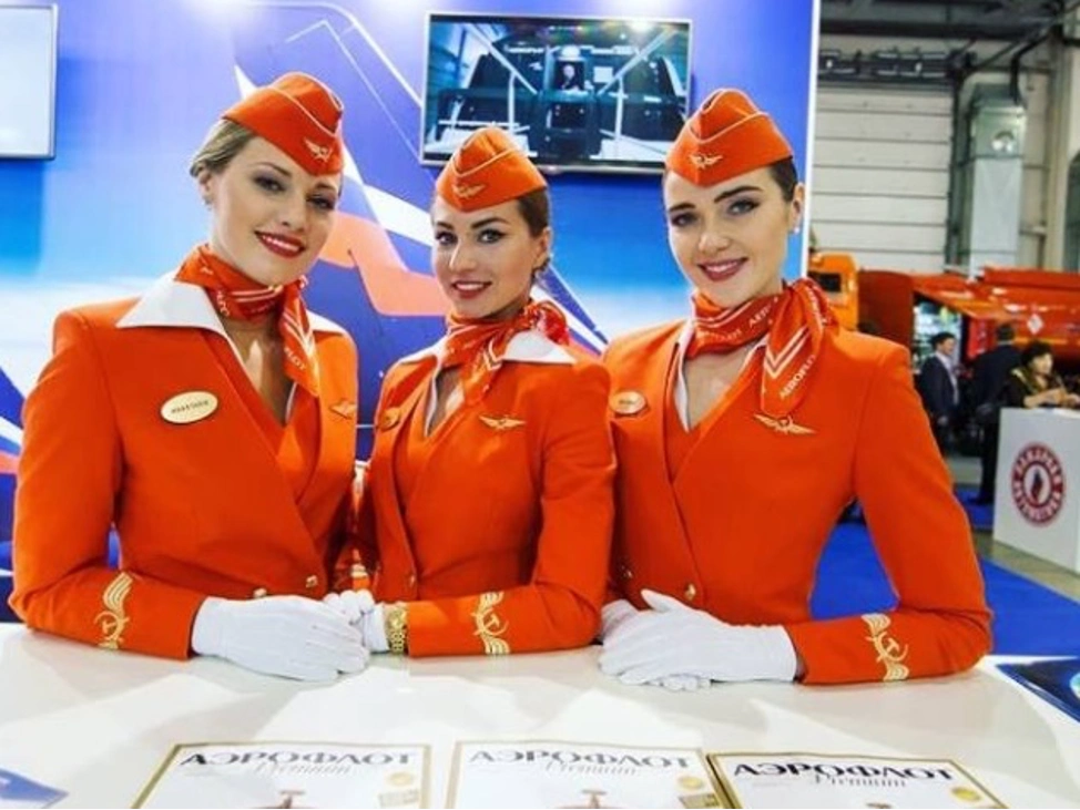 Аэрофлот разделил бортпроводников по цветам
