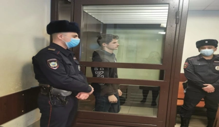 Суд заключил под стражу мужчину, обвиняемого в покушении на убийство девушки в Троицке