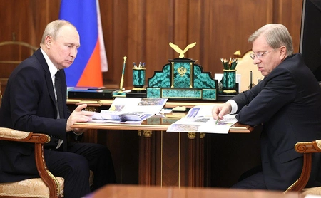 Владимир Путин в Кремле провёл рабочую встречу с Министром транспорта Виталием Савельевым