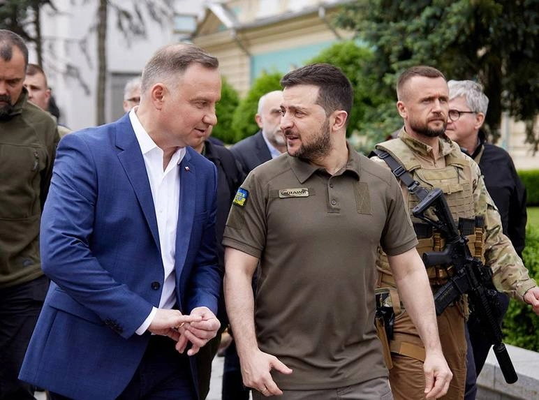 Автор Myśl Polska Эугениуш Зинкевич: Поляков готовят к возможной войне с Россией