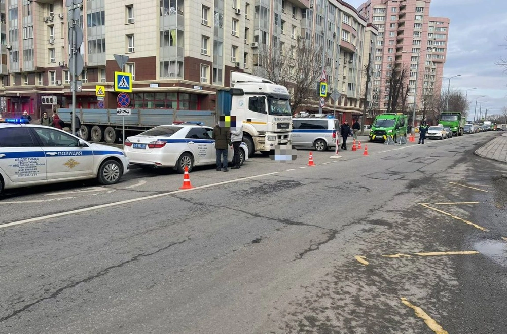 В Москве водитель грузового авто сбил пешехода