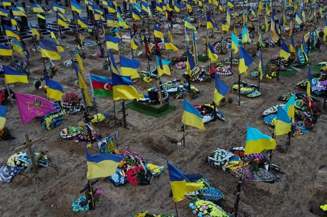 На Украине рассмотрят законопроект, запрещающий фото украинских кладбищ