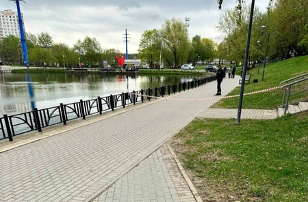 На дне пруда на западе Москвы нашли тела двух человек