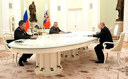 Владимир Путин провел рабочую встречу с членом Государственного совета, министром обороны КНР Ли Шанфу