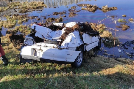 В Красноярском крае  автомобиль съехал с обрыва в воду погибло пятеро человек