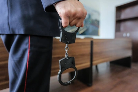 В Москве задержали школьного преподавателя, подозреваемого в совращении ученицы