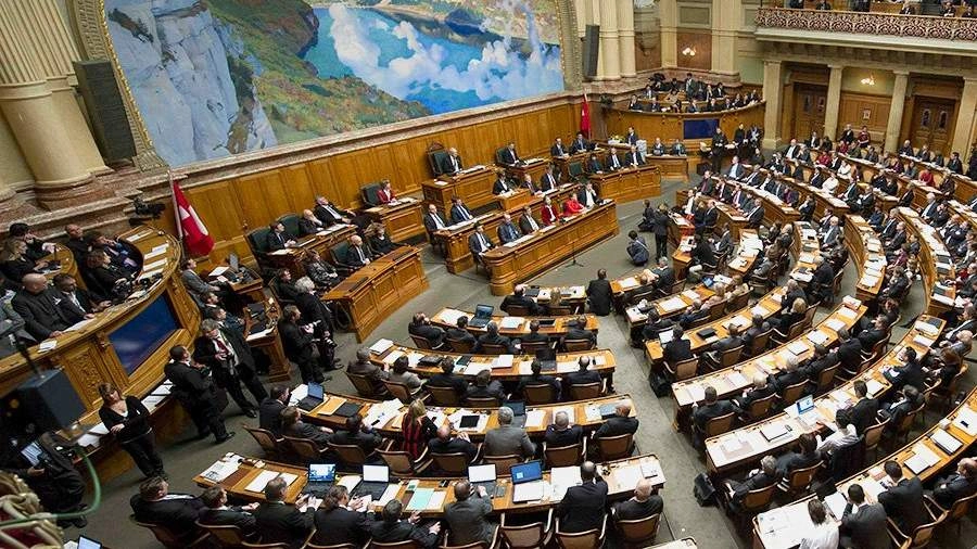 Парламент Швейцарии отклонил поправки в закон позволяющий реэкспорт оружия на Украину