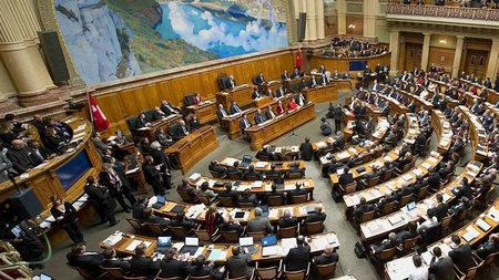Парламент Швейцарии отклонил поправки в закон позволяющий реэкспорт оружия на Украину