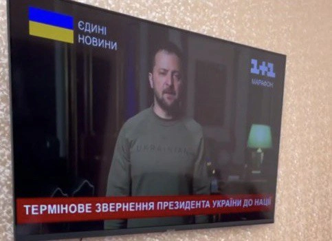 Хакеры взломали ТВ на Украине: Зеленский извинился за Донбасс и поздравил с Днем России