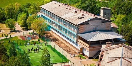 В оздоровительном лагере в Приморье отравились 86 детей