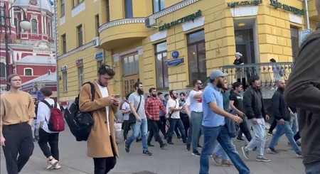 В Москве мусульмане вышли на митинг из-за силовиков, сорвавших намаз