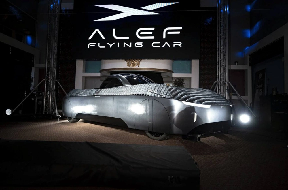 Первый летающий автомобиль поступил в продажу