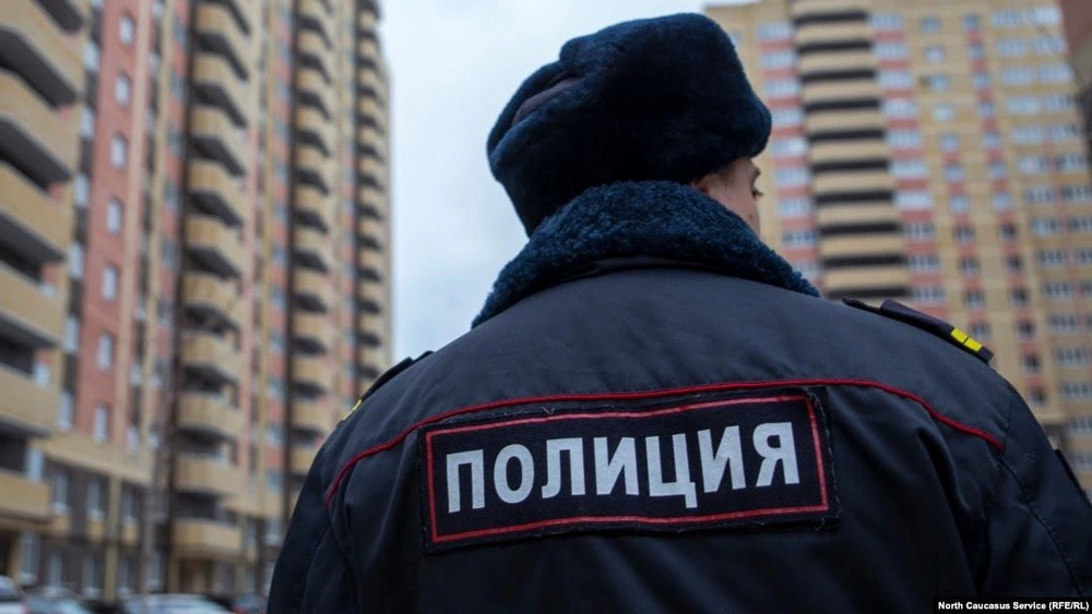 Мужчина взял в заложники четырех человек