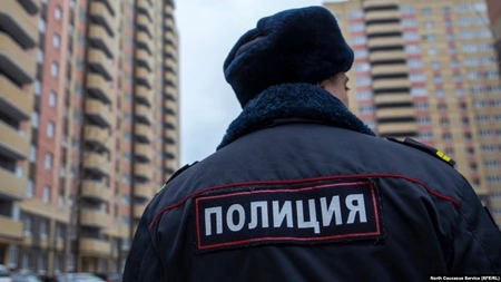 Мужчина взял в заложники четырех человек