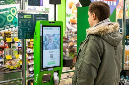 В России планируют запустить продажу алкоголя и табака по биометрии