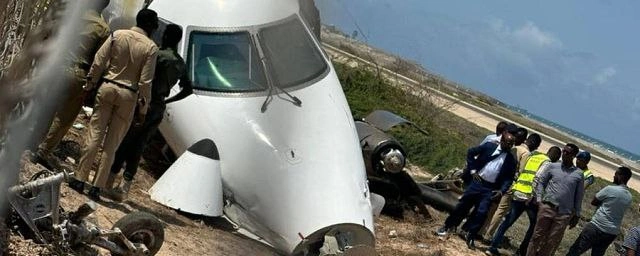 В столице Сомали разбился самолет