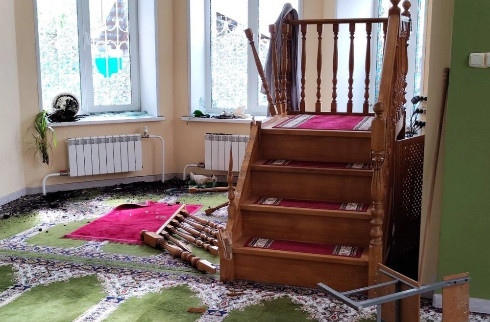 В Красноярске мужчина устроил погром в мечети