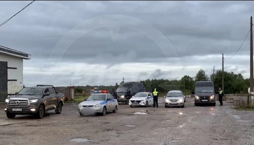 Тела погибших в авиакатастрофе самолета Пригожина начали увозить в ритуальных автомобилях