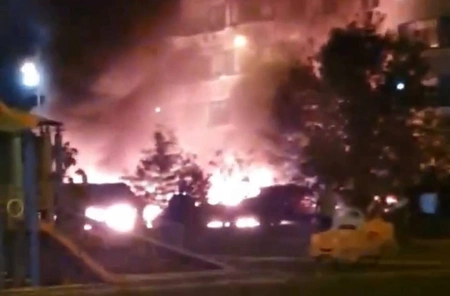 В подмосковной Немчиновке ночью сгорело 3 автомобиля